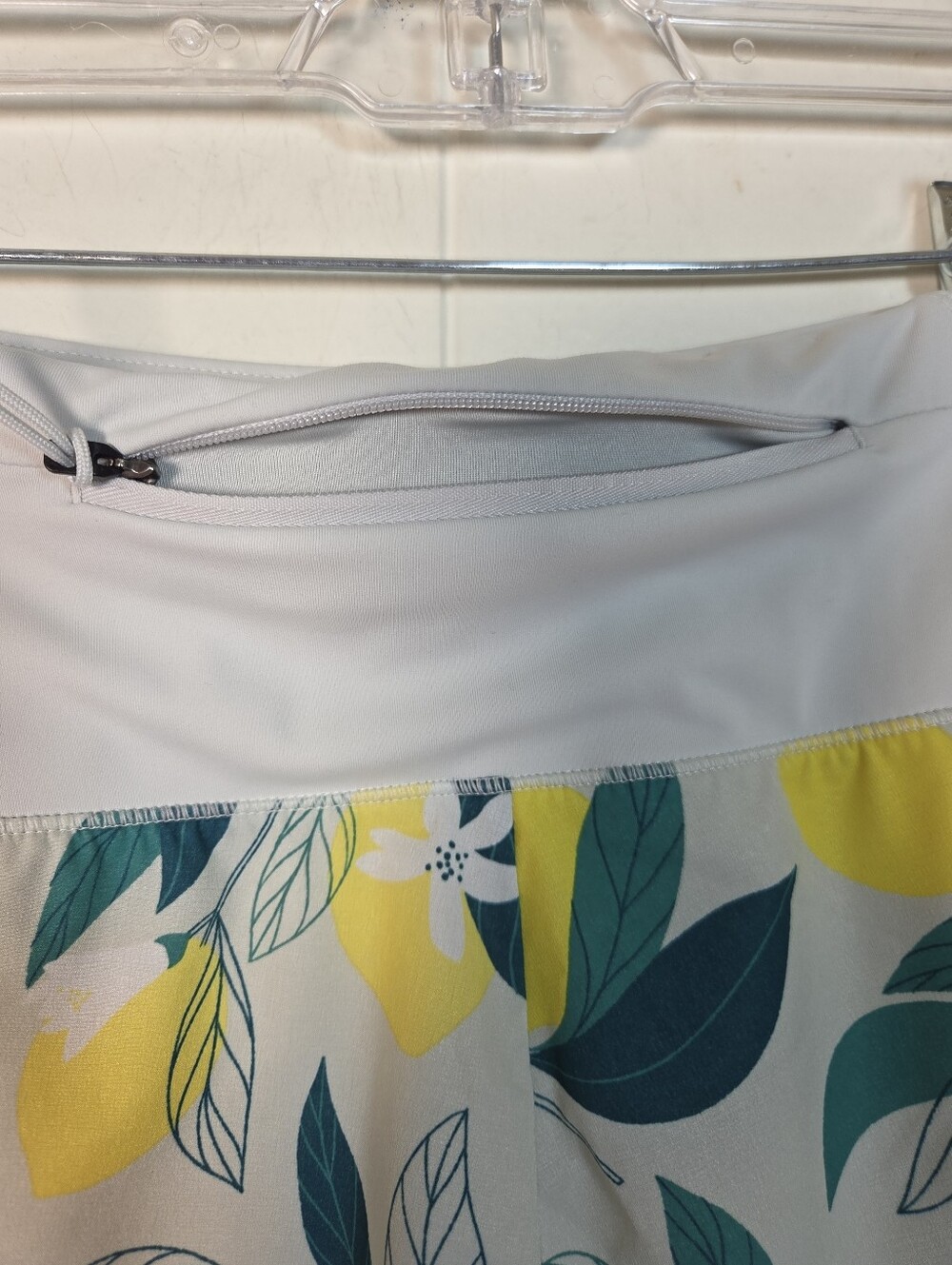 Oiselle Special Edition Roga Running Shorts White Green Lemon Print Size 4 - Picture 10 of 14